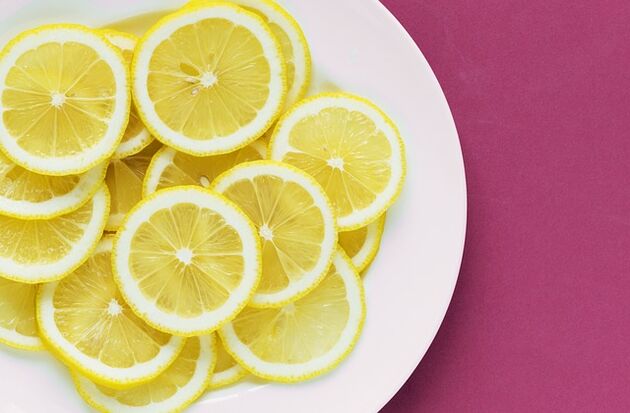 Les citrons contiennent de la vitamine C, qui est un stimulant potentiel